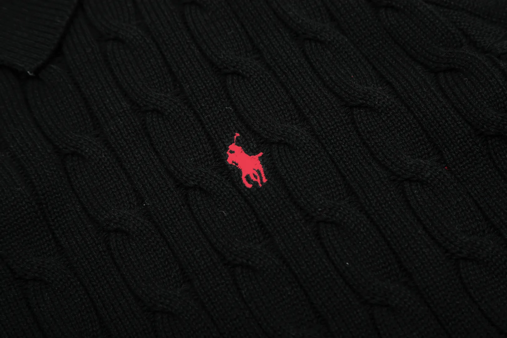 🅿️186 "Top quality" Style number: DS062# (not off the shelves all year round) [Ralph Lauren men's POLO lapel solid color pony embroidered logo knitted short sleeves] ✅Ralph Lauren Ralph Lauren classic basic lapel POLO men's all-season knitted short sleeves ✅Main supplier platform live broadcast Wholesale entity Replacement when out of stock Not off the shelf ✅ZP quality 1:1 version Scan the code to enter the GF website Counter quality ✅Details and quality are the only one in Guangzhou. Imported quality cotton yarn, focusing on high-end, cost-effective. Needless to say good quality. ✅The version restores the original version. The maximum size can be worn up to 200 pounds. Loose, comfortable and stress-free. ✅The upper body is simple and easy to match. A must-have for men. Good-looking clothes are never picky. A must-have for men's wardrobe. Size: S-XL. Color: Black, White, Gray, Khaki, Navy Blue, Gentleman's Lake Blue.